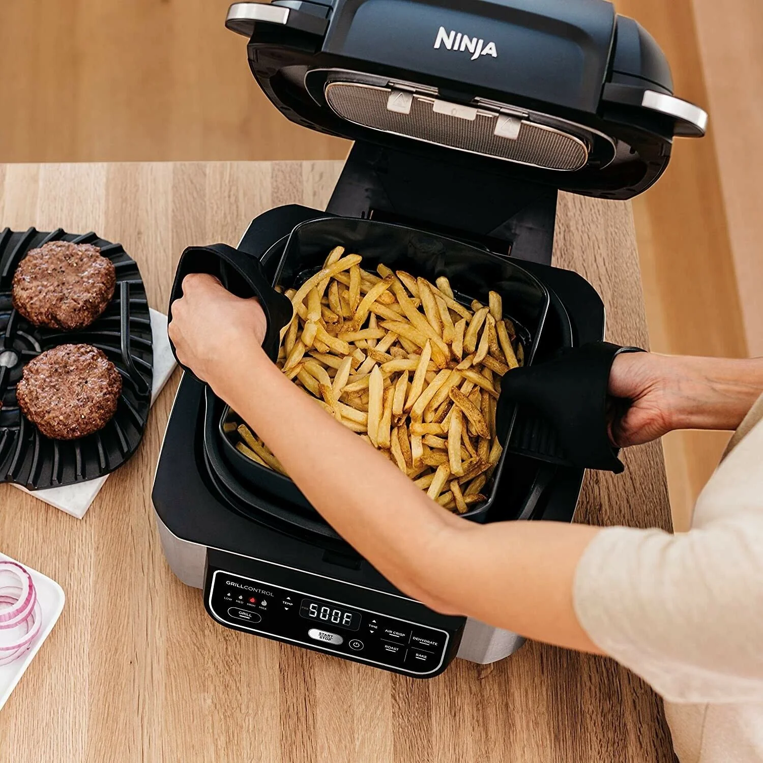 Ninja Foodi 5-in-1 Indoor Grill w/ Air Fry, Roast (IG302QB) - Image 3