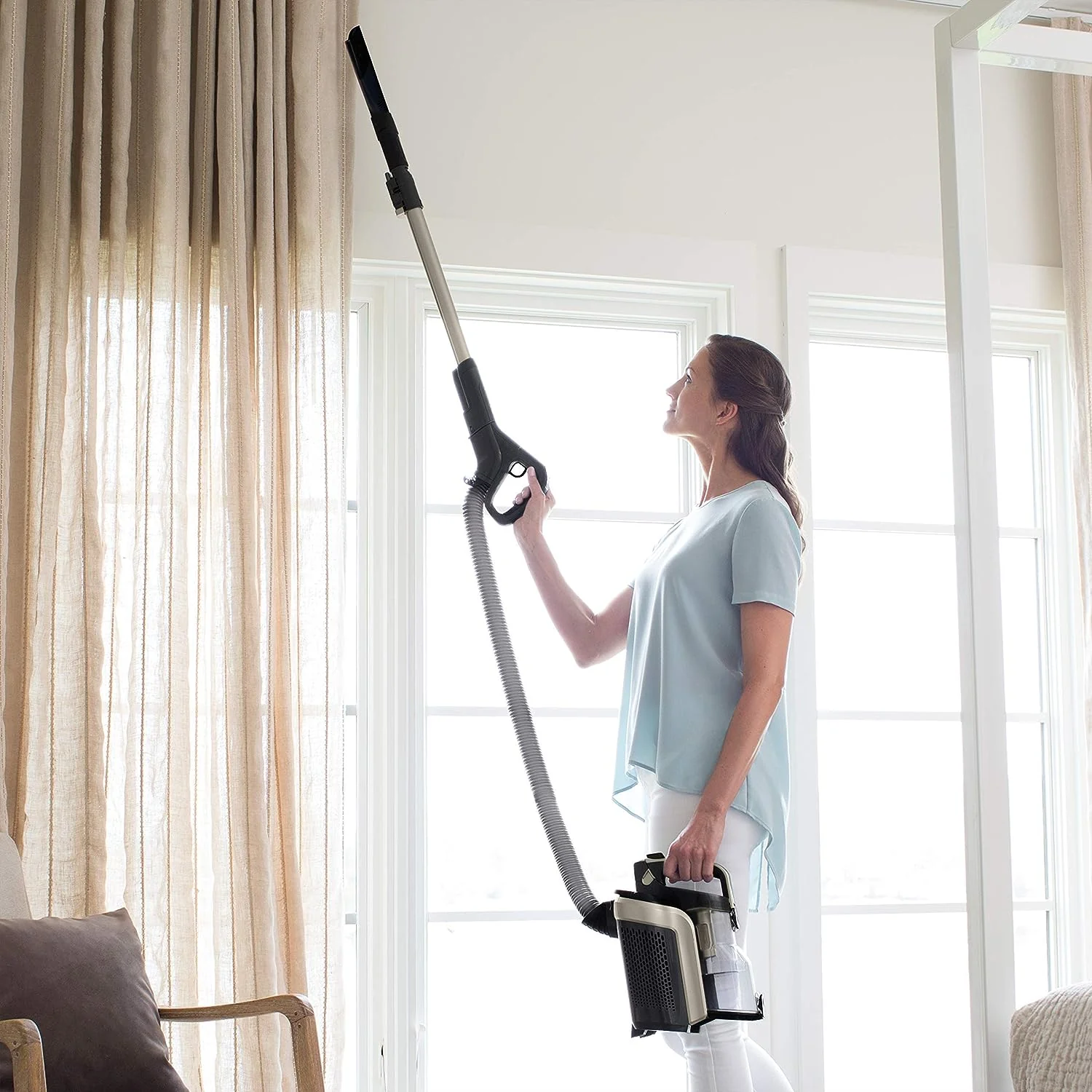 Shark ION P50 Lightweight Cordless Upright Handheld Vacuum - Image 4